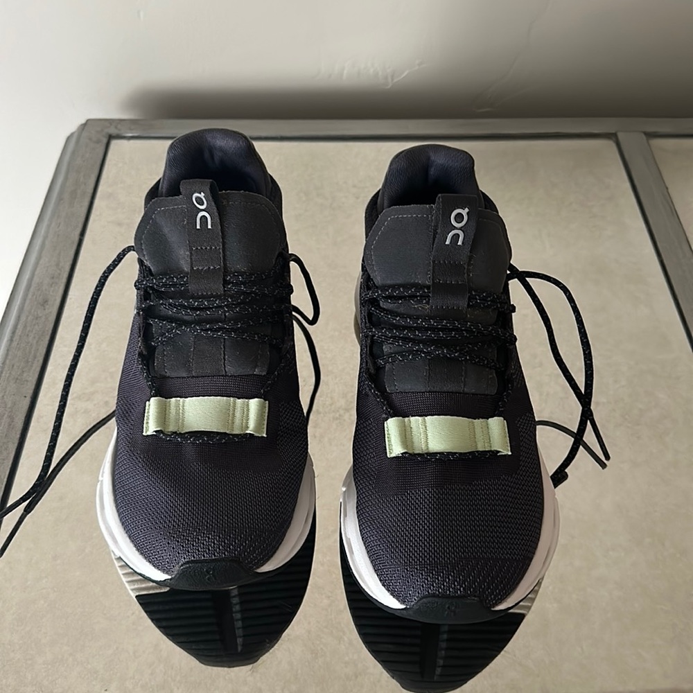 Like new ON Cloud Nova